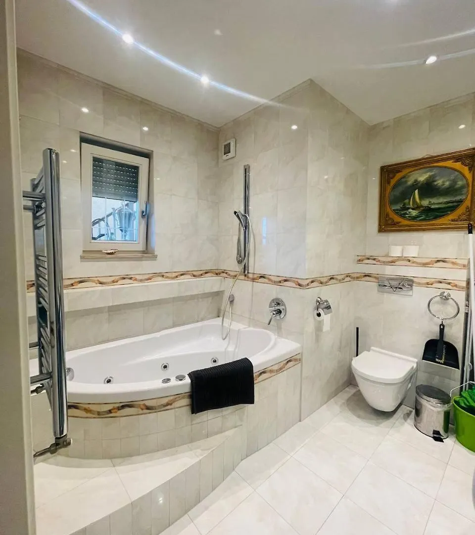 Rosehill Garden Family Villa With A Great Budapest View 0*,